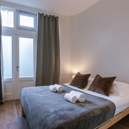 Huswell - Pleasant On Location In Apartment *