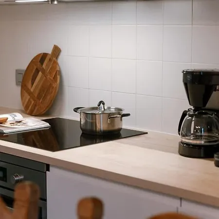 Huswell - Pleasant On Location In Apartment *