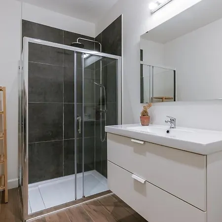 Huswell - Pleasant On Location In Gent