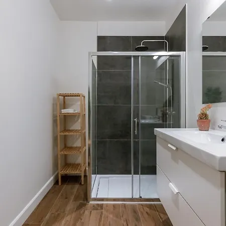 Huswell - Pleasant On Location In Apartment