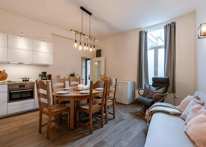 Huswell - Pleasant On Location In *