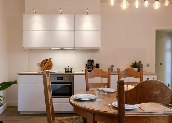 Huswell - Pleasant On Location In Apartment Gent