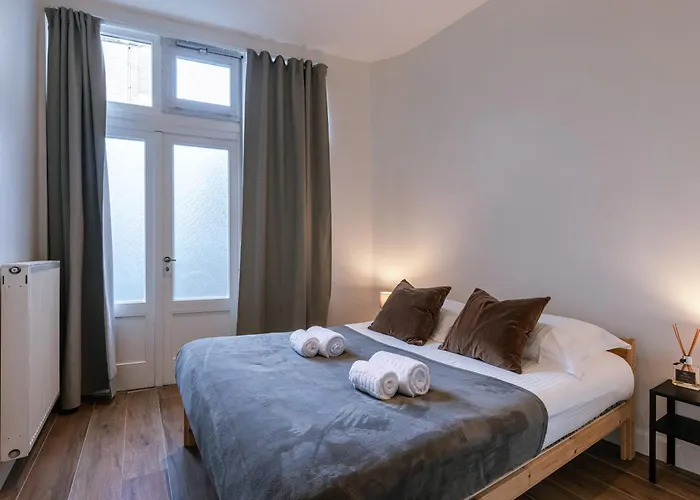 Huswell - Pleasant On Location In Apartment *