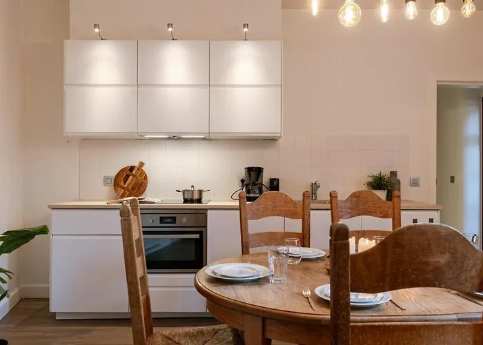 Huswell - Pleasant On Location In Apartment Gent