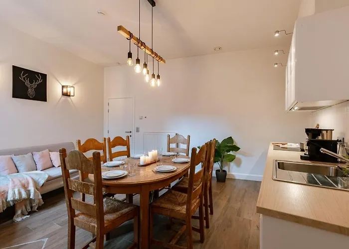 Huswell - Pleasant On Location In Apartment *