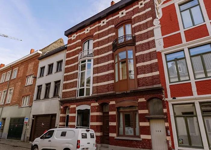 Huswell - Pleasant On Location In Apartment Gent