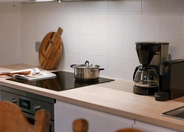 Huswell - Pleasant On Location In Apartment *