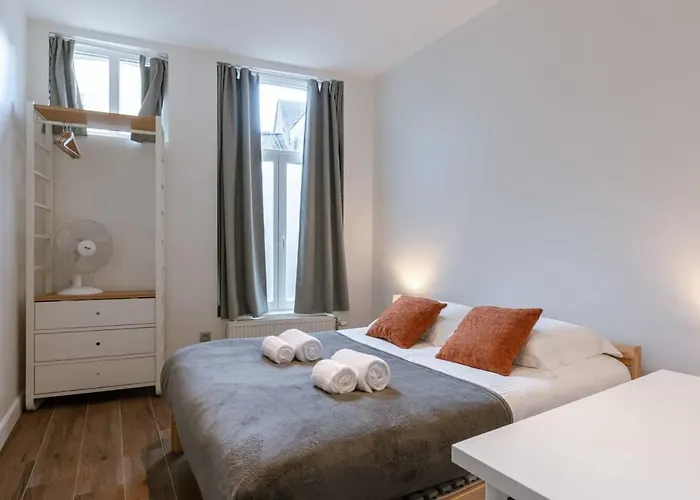 Huswell - Pleasant On Location In Apartment *