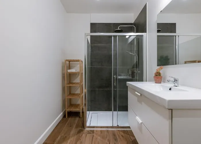 Huswell - Pleasant On Location In Apartment